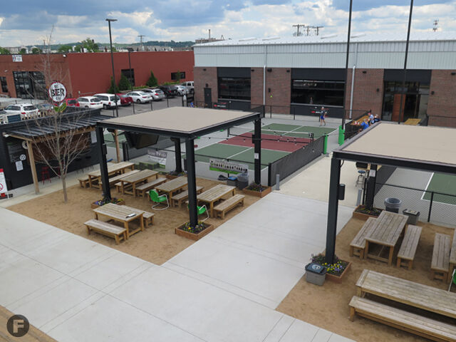 Outdoor Dining: Chicken N Pickle
